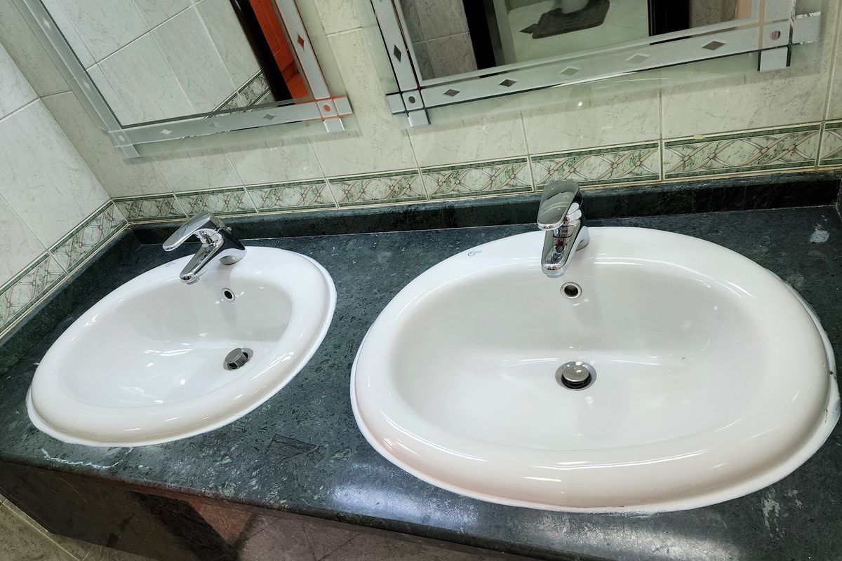 Twin basins and marble top restored after descaling and polishing